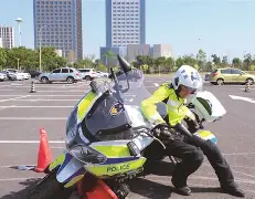 排球半决赛，南城海豚队与剑门铁骑队淘汰对手，阵地战处理得当！客场静默反击(里约奥运会排球半决赛)