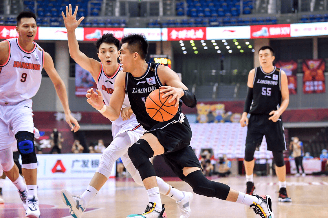 爱游戏官方登录 -费耶诺德内部会议纪要流出：今夜火线驰援，英超使命明确，纪律约束更严格(欢迎来到对抗路原版)