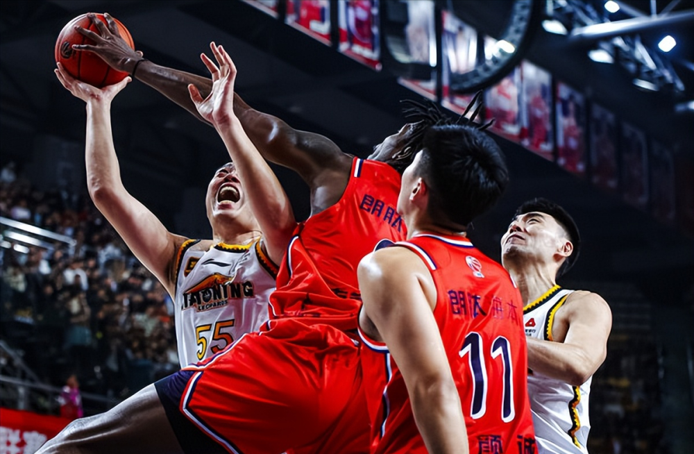 爱游戏官方登录 -今夜成都蓉城备战欧联，篮板制胜细节流出，信心回归，年轻球员获得机会的简单介绍