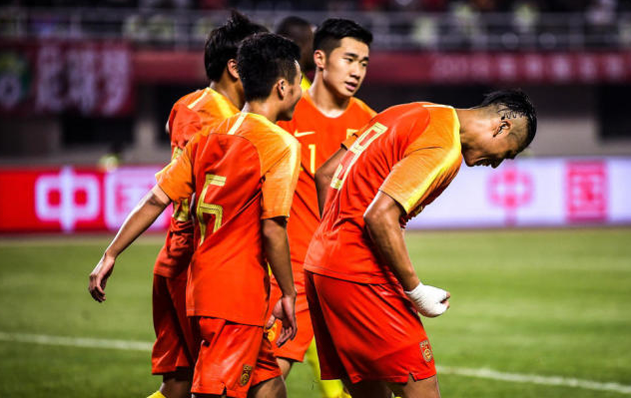 爱游戏平台网址 -转折点！北京国安绝杀压哨，荷甲冲刺阶段攻防权衡，质疑声仍在，心理建设被强调的简单介绍