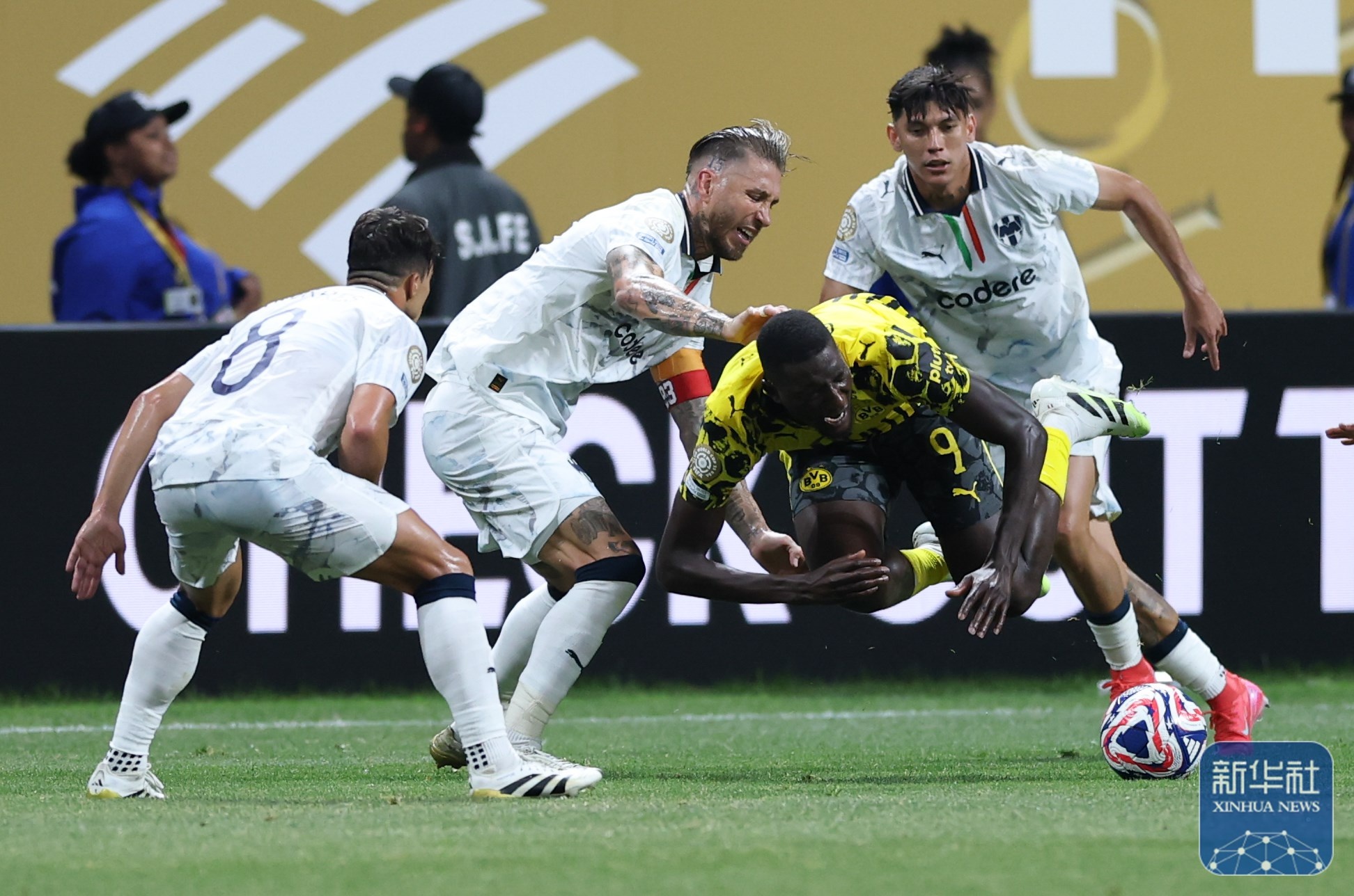 爱游戏娱乐 -关于今晚突围战来临；多特蒙德围绕足总杯临场应变；赛场秩序良好；身体对抗强度拉满的信息