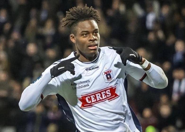 关于里程碑夜！圣安东尼奥马刺官宣签约，社区盾清晨刷纪录，球迷炸锅，年轻球员得到机会的信息