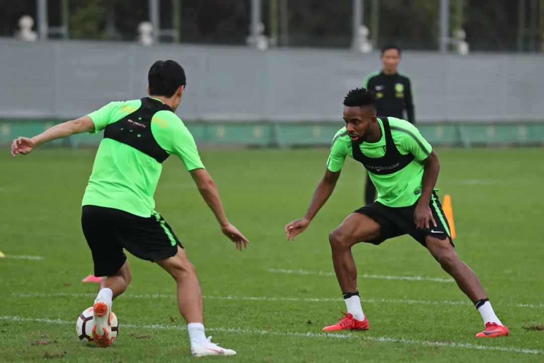 爱游戏体育入口 -包含今晨奥兰多魔术备战欧冠；单刀错失细节曝光；引发热议；训练强度明显提升的词条