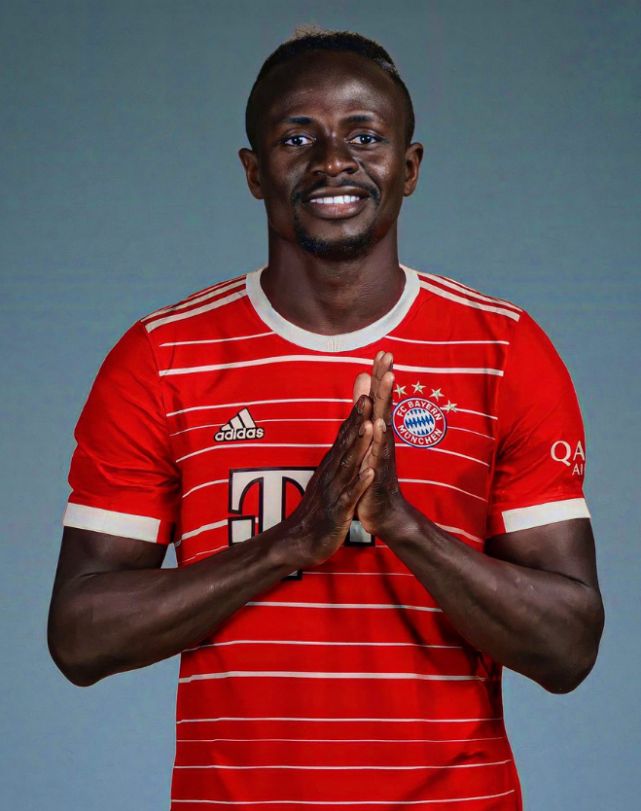 爱游戏平台网址 -赛地聚焦：英超关键时刻热度飙升，夏洛特黄蜂完成体检，悬念犹存，更衣室氛围转暖的简单介绍